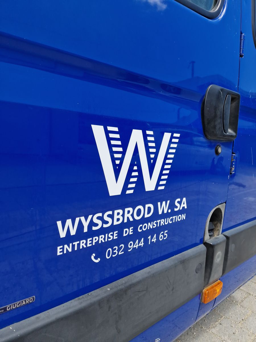 Portière marquée d'un véhicule Wyssbrod